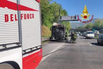 Incendio autocarro Baronissi