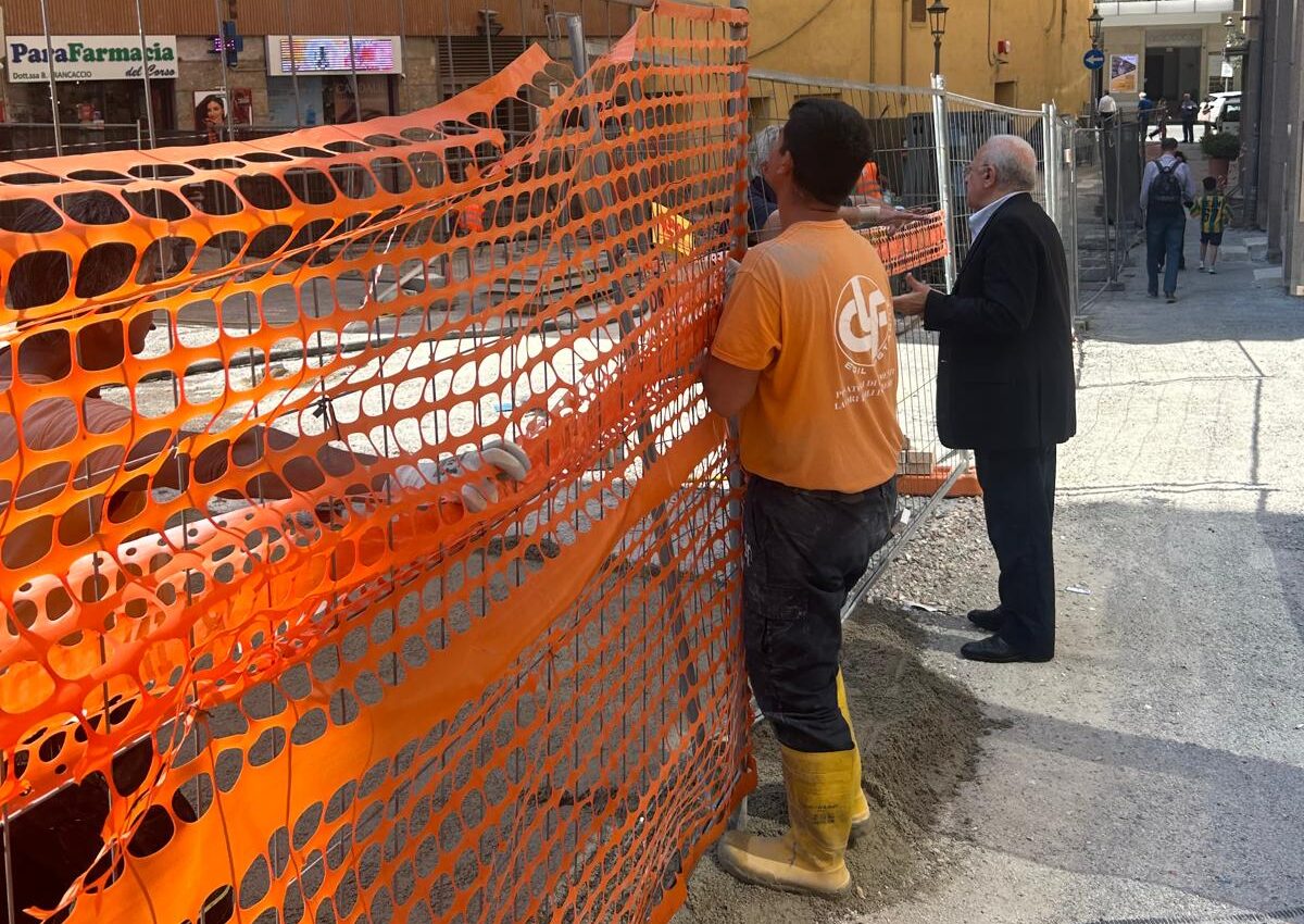 Vincenzo De Luca nei cantieri