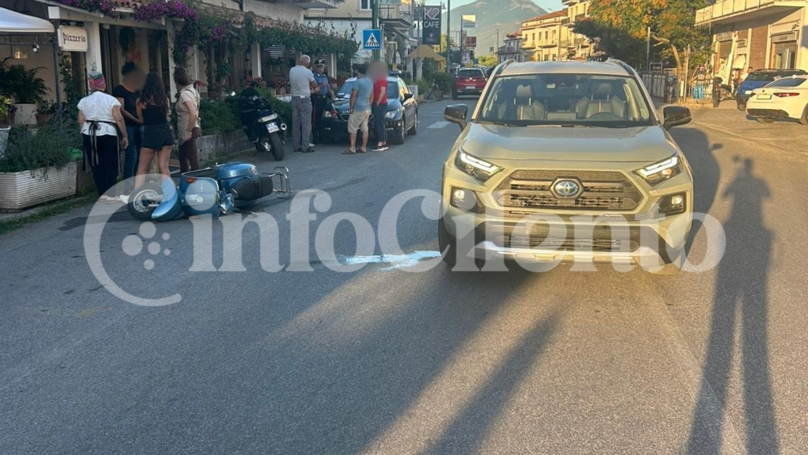 Incidente a Policastro Bussentino: scontro tra auto e Vespa sulla SS18 ...