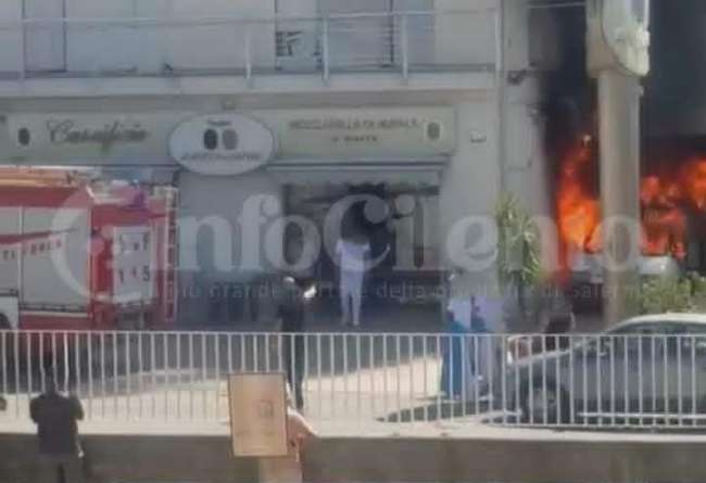 Eboli, incendio