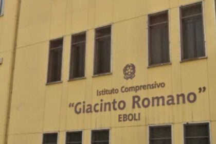 Eboli, scuola Giacinto Romano