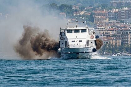 Incendio traghetto Salerno