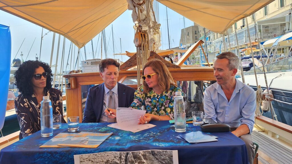 Firma protocollo Legambiente Campania e Regione Campania