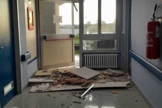 Ospedale Battipaglia, calcinacci