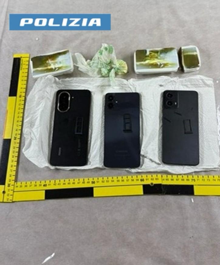 Cellulari e droga Carcere di Salerno
