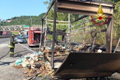 Incendio furgone A2