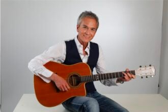 Michele Pecora in concerto ad Agropoli: 50 anni di musica al Castello