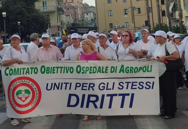 Agropoli-corteo-comitato-obiettivo-ospedale-650
