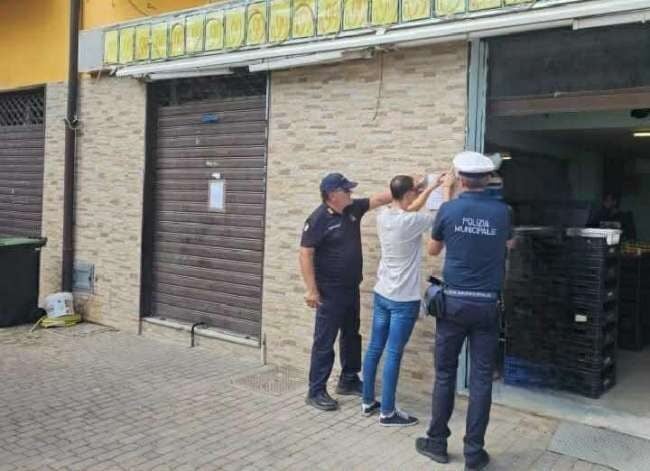 Battipaglia, gravi carenze igienico-sanitarie: chiuso esercizio ortofrutticolo