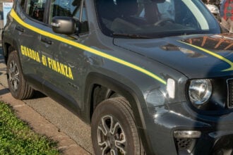 Movida ad Agropoli, scattano i controlli della Finanza con i cani antidroga