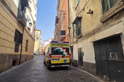Eboli, anziana fragile soccorsa in casa dalla Polizia Municipale: atti inviati alla Procura