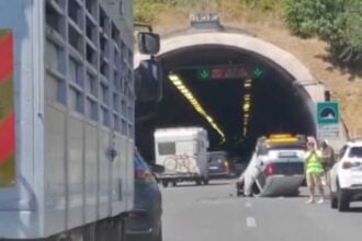 Incidente sull’A2 tra Contursi e Campagna: auto ribaltata e traffico in tilt