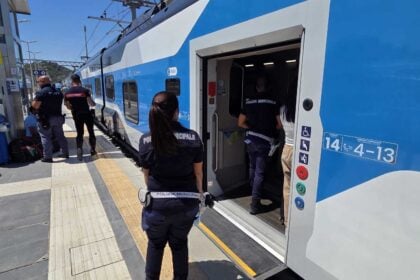Caos Intercity a Eboli: malore per la capotreno, 300 passeggeri bloccati