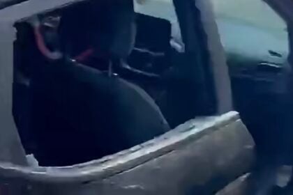 Litorale di Eboli, rifiutano il parcheggiatore abusivo: auto distrutta e svaligiata
