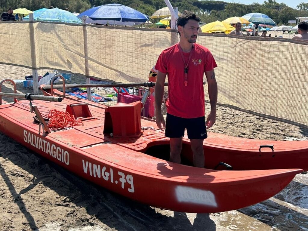 Capaccio Paestum, doppio salvataggio in mare a Torre: tratti in salvo due giovani