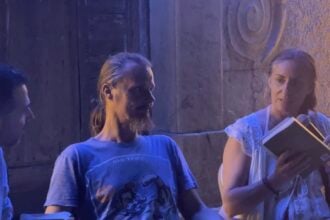 La famiglia nel bosco a Valle dell’Angelo: Catherine è Nathan ottengono il sostegno del territorio