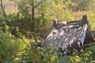 San Giovanni a Piro, auto si ribalta nella scarpata: donna estratta dall’abitacolo dai Vigili del Fuoco