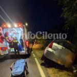 Incidente a Castellabate, auto finisce fuori strada sulla Via del Mare: un ferito
