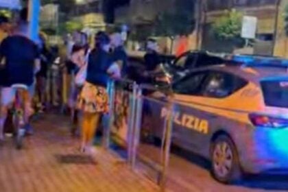 Violenza a Battipaglia la notte di Ferragosto: giovane pestato in centro