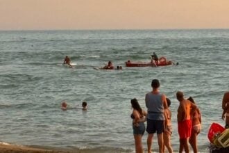 Capaccio Paestum, nuova emergenza alla Licinella: salvate altre sei persone in mare