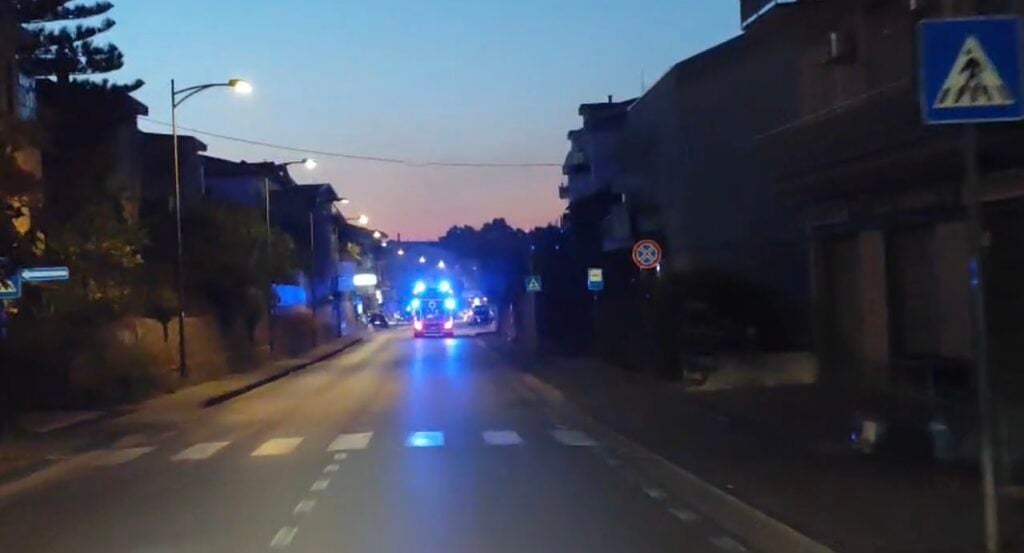 Incendio all’Iper Bazar di Eboli: vigili del fuoco sul posto