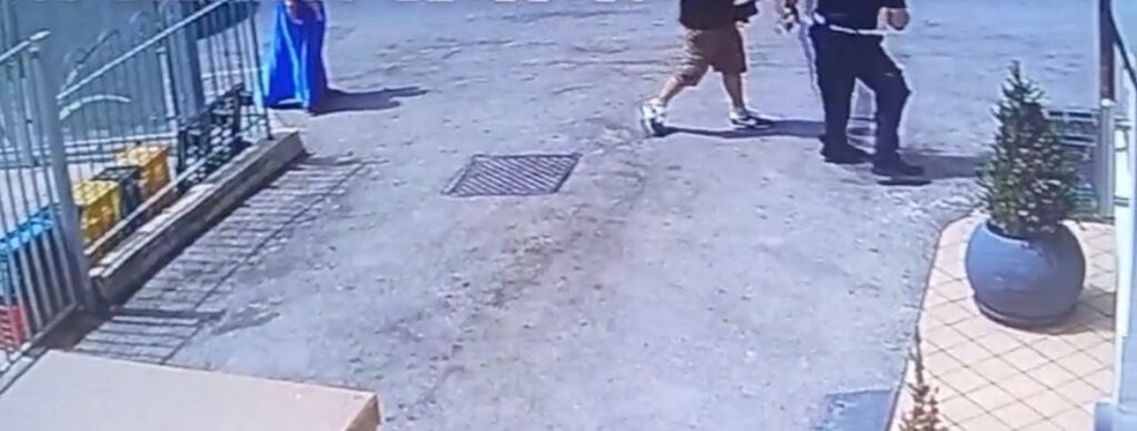 Castellabate, spintona agente di Polizia Municipale dopo una multa: identificato e denunciato