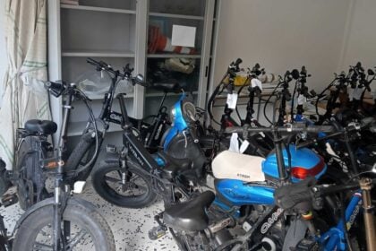 Battipaglia, maxi operazione della Polizia Locale: sequestrate 30 e-bike truccate