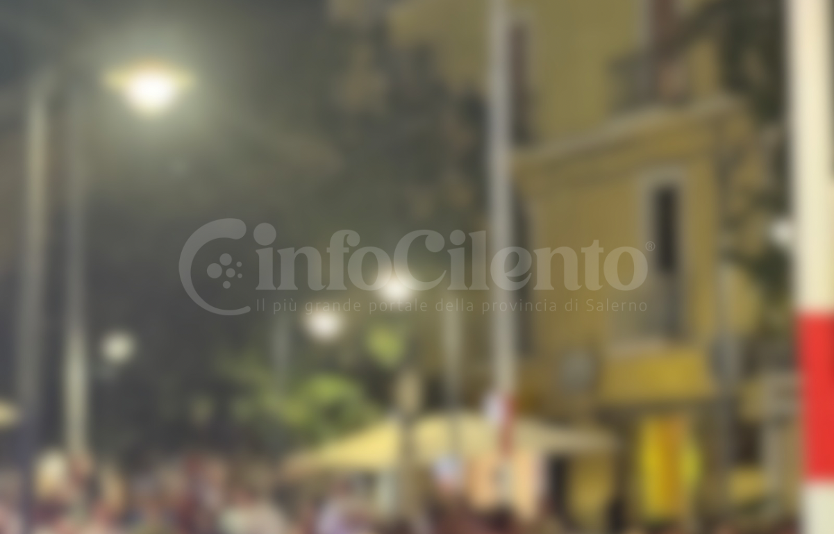 Rissa nella notte ad Agropoli in corso Garibaldi: violenza in centro tra vacanzieri