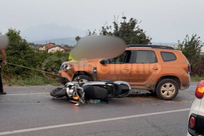 Violento incidente a Santa Cecilia di Eboli, scontro suv-scooter: grave centauro