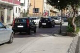 Eboli, lite tra padre e figlio: uomo ferito al collo, il giovane si barrica in casa armato