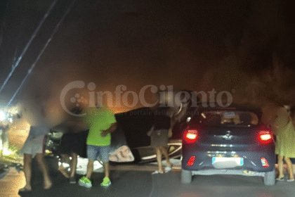 Incidente sulla via del Mare a Castellabate: auto si ribalta, viabilità in tilt