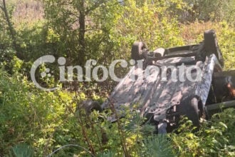 San Giovanni a Piro, auto si ribalta nella scarpata: donna estratta dall’abitacolo dai Vigili del Fuoco