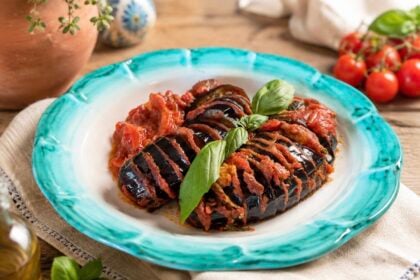 “Sapori in tavola”: melanzane “mbuttunate” a fisarmonica, la ricetta di Altavilla Silentina