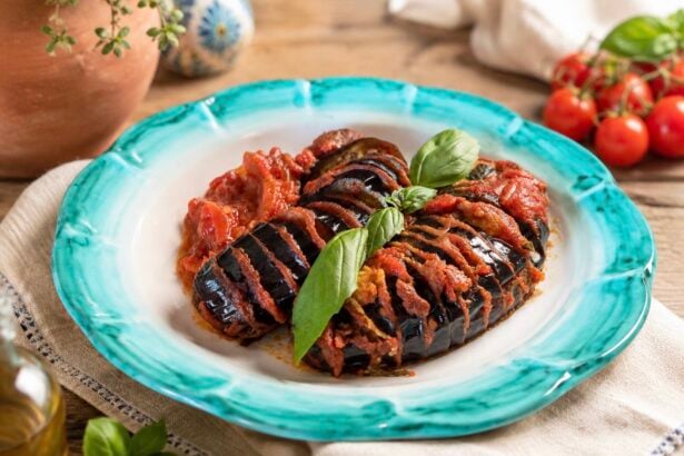 “Sapori in tavola”: melanzane “mbuttunate” a fisarmonica, la ricetta di Altavilla Silentina