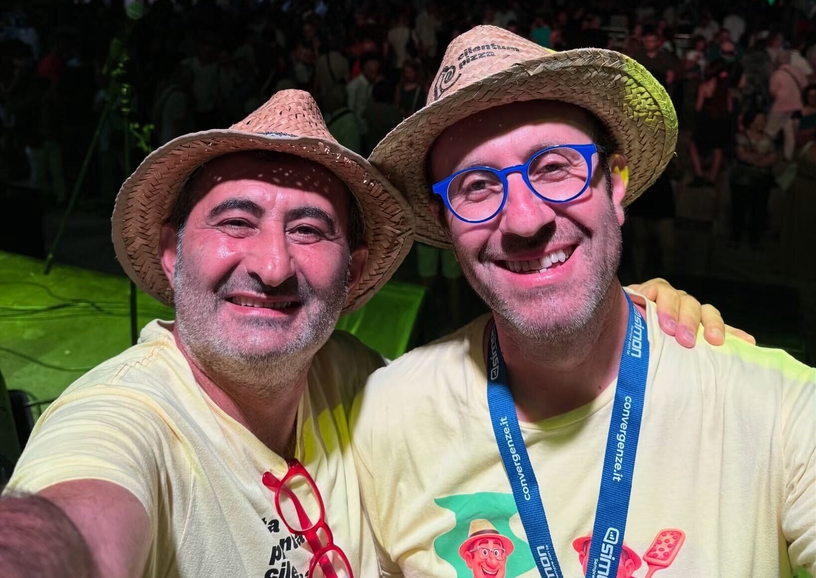 Borgo di Giungano con stand gastronomici e artisti durante la Festa dell’Antica Pizza Cilentana