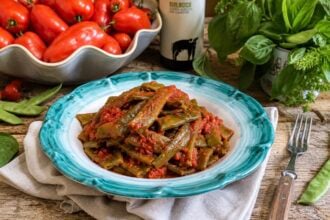 Taccole con pomodori