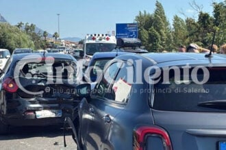 Incidente sulla SS18 a Eboli: tre auto coinvolte, traffico in tilt