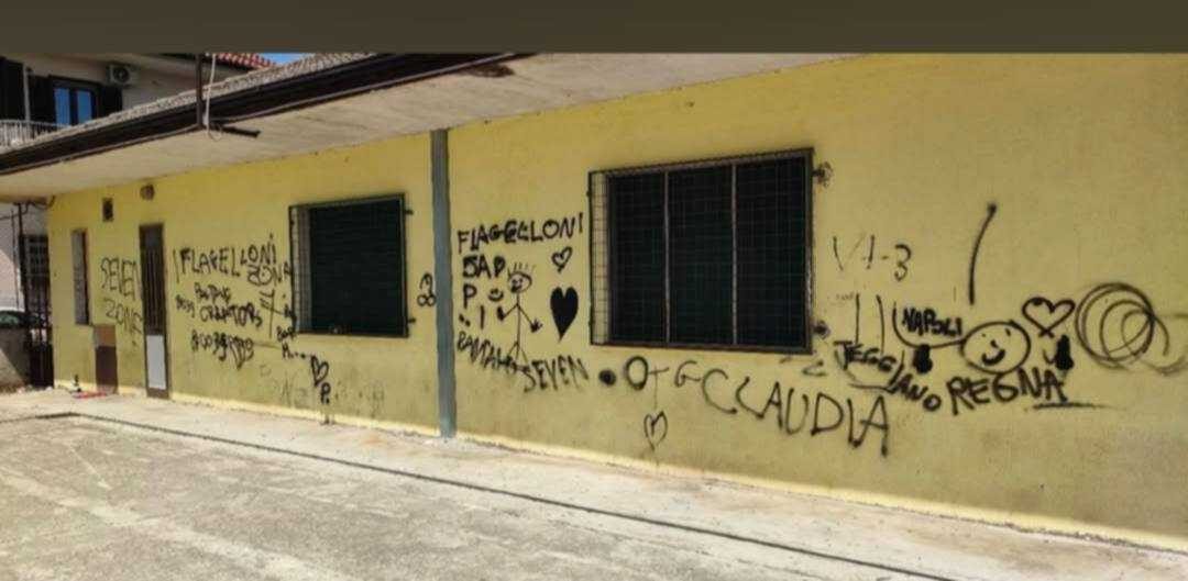Teggiano-vandali-parco-pantano