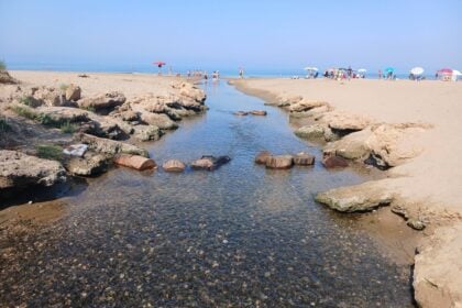 Fiume Acqua Sulfurea di nuovo limpido a Capaccio Paestum: mare pulito e analisi nella norma