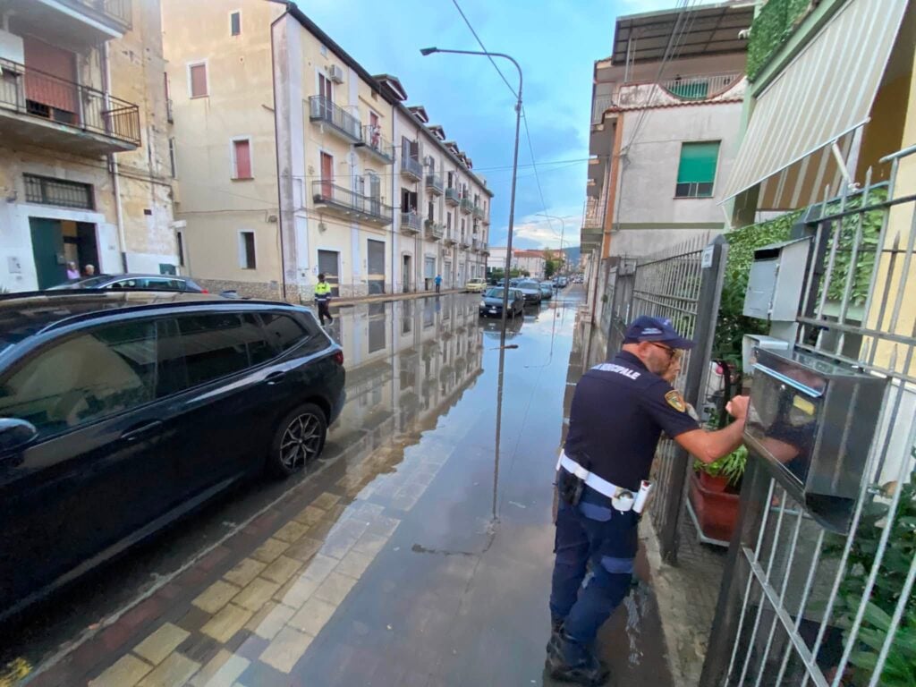 Maltempo nel Salernitano: tromba d’aria, soccorsi in mare e allagamenti a Faiano