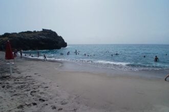 Tragedia sfiorata a Marina di Camerota: salvata da corrente di risacca