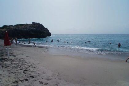 Tragedia sfiorata a Marina di Camerota: salvata da corrente di risacca