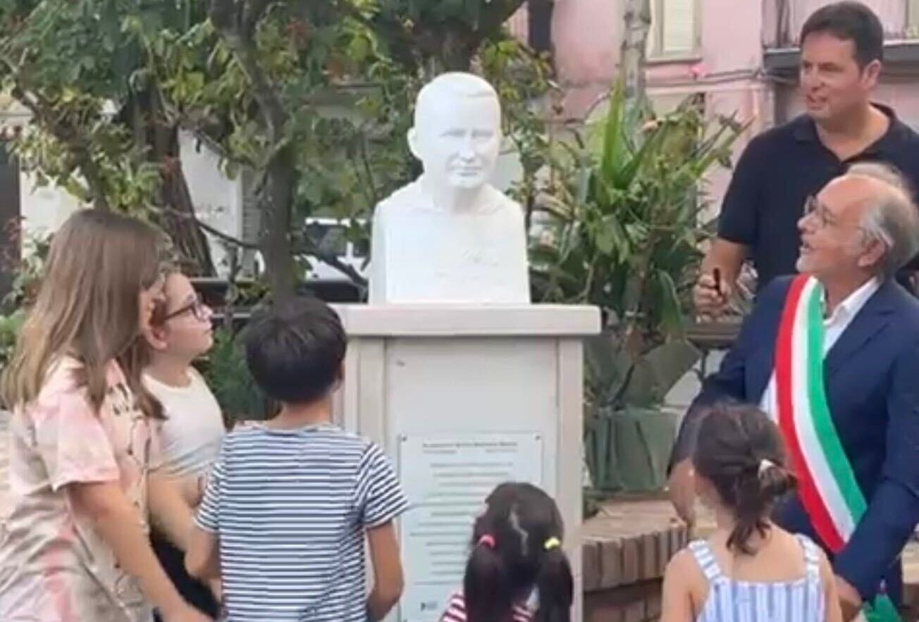 San Giovanni di Stella Cilento omaggia Don Salvatore Merola con un busto in piazza