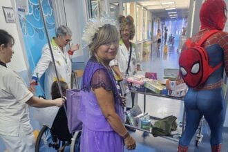 Supereroi della gentilezza al Ruggi di Salerno: sorrisi in Pediatria