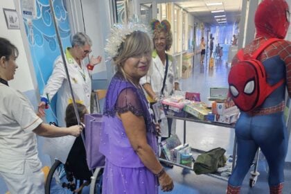 Supereroi della gentilezza al Ruggi di Salerno: sorrisi in Pediatria