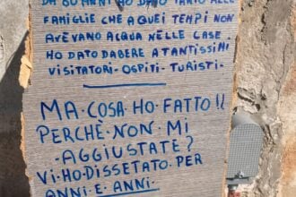 Casal Velino, l’appello per la fontana di Piazza Olmo: “Vi ho dissetato per anni, aggiustatemi”