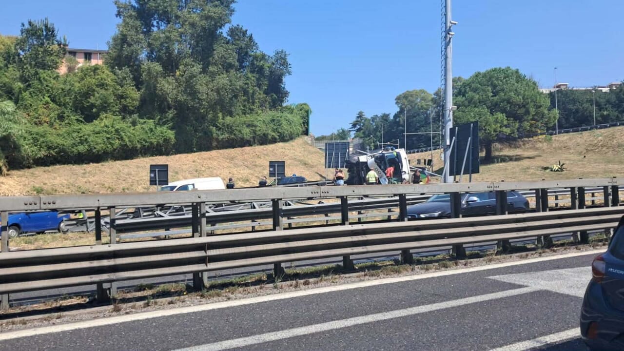 incidente raccordo fratte