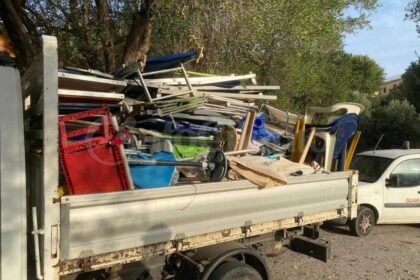 Capitello, blitz alba della Guardia Costiera: liberate le spiagge libere