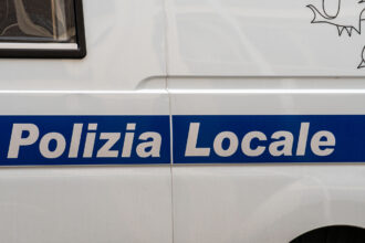 Salerno, spaccio al parco giochi del Trincerone: blitz della Polizia Locale, tre minorenni nei guai
