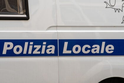 Salerno, spaccio al parco giochi del Trincerone: blitz della Polizia Locale, tre minorenni nei guai